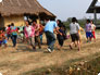 写真：チェンライの児童養護施設で子供たちと交流