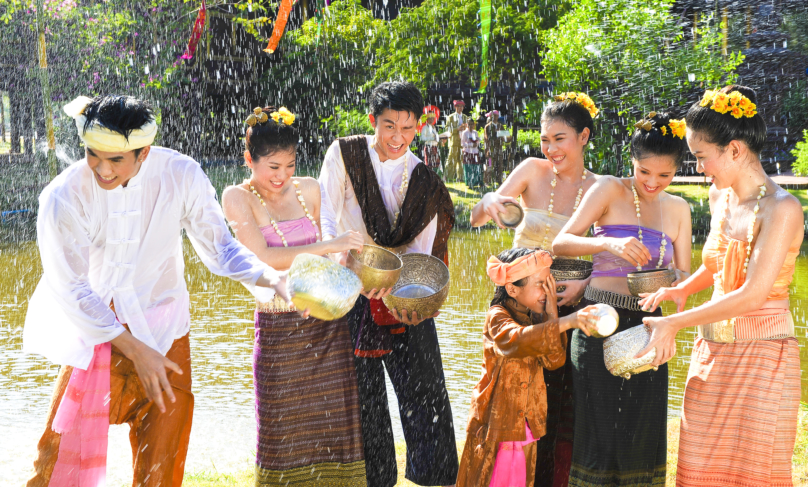 「Thai Songkran プラパラデーン」の画像検索結果