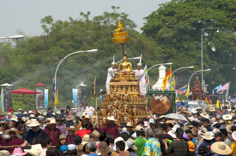 水かけ祭りとしても知られるタイ正月のお祭り「ソンクラーン」