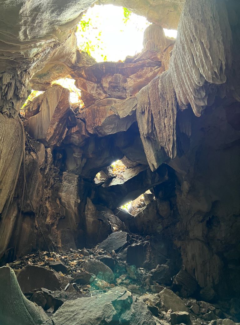 ラワー洞窟