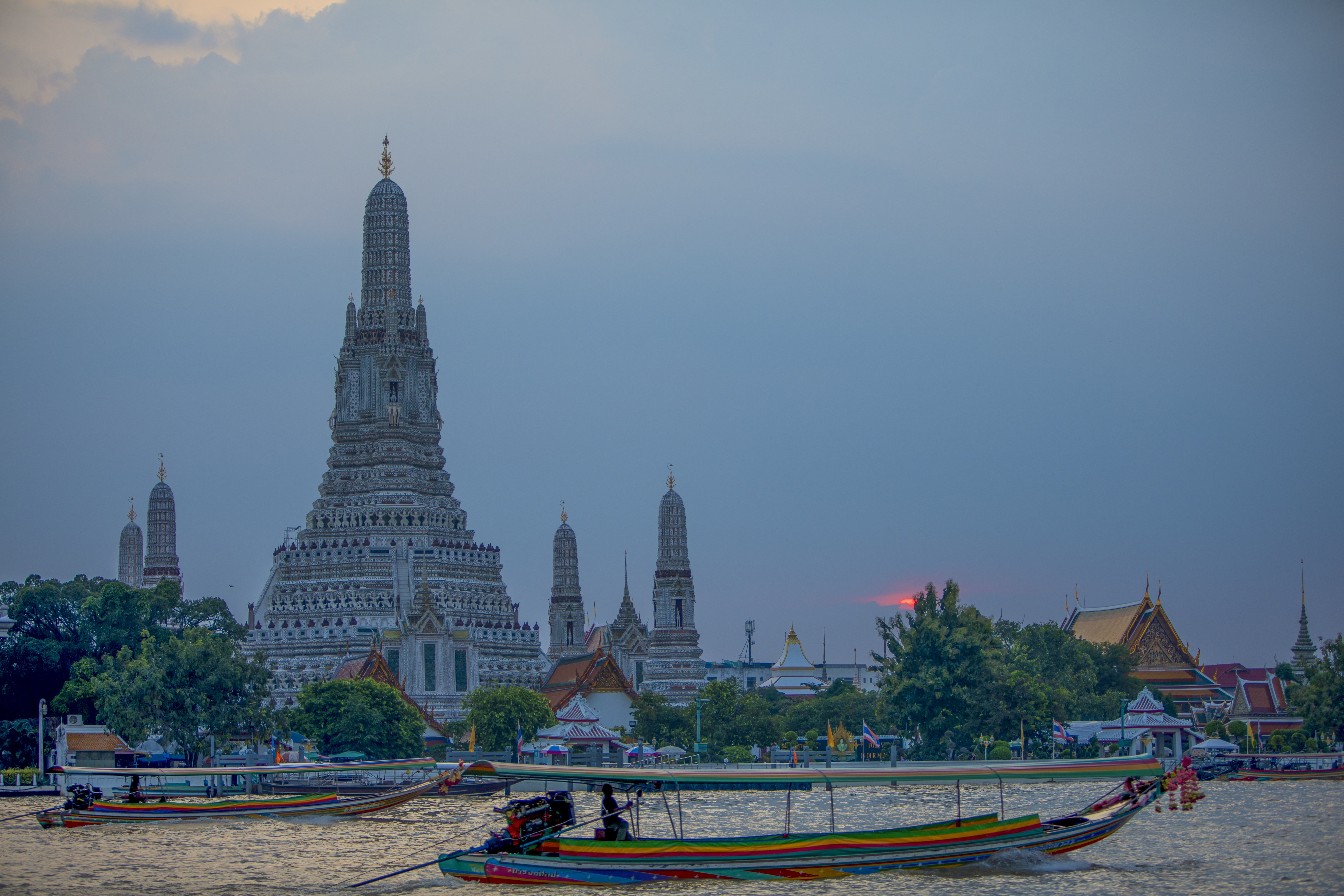 ワット・アルン (暁の寺) | 【公式】タイ国政府観光庁