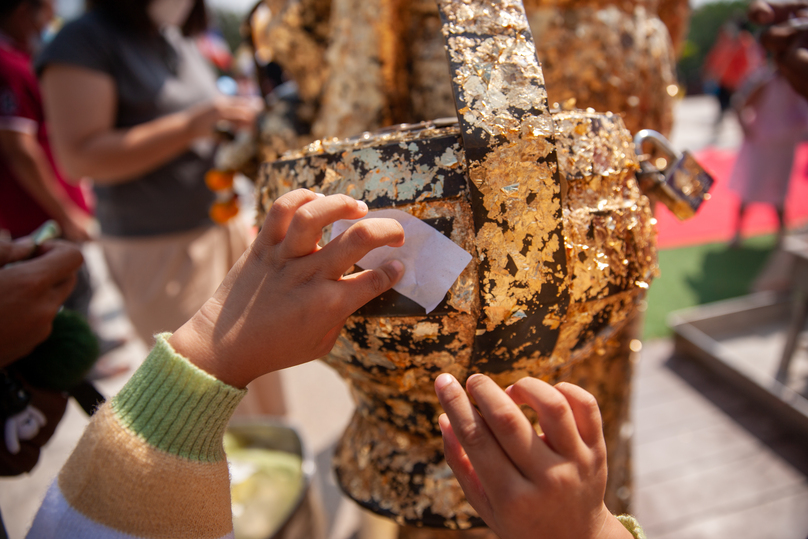 ワット・フアイモンコン (僧侶の巨大像)