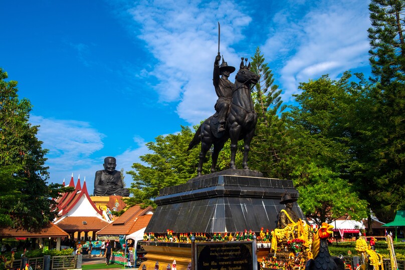 ワット・フアイモンコン (僧侶の巨大像)