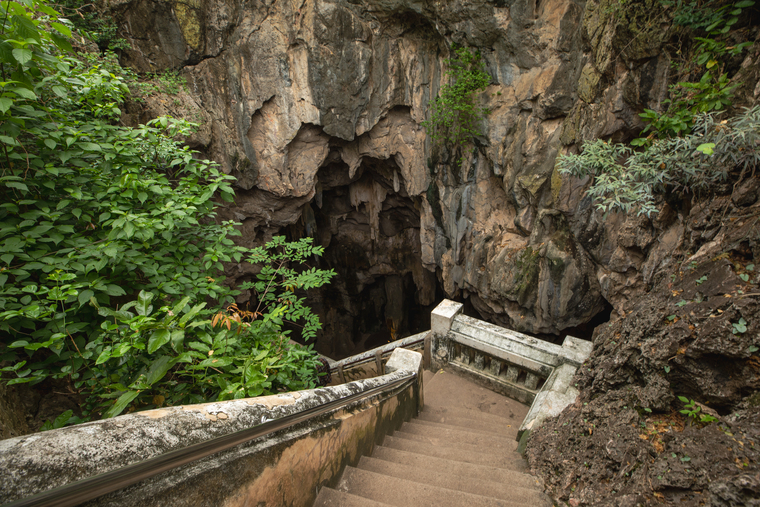 カオ・ルアン洞窟 (ワット・タム・カオ・ルアン)