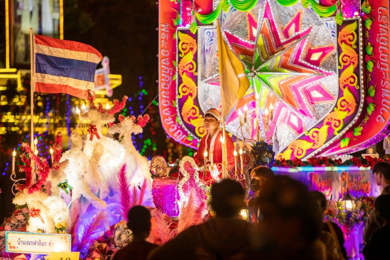 サコンナコーン・クリスマスパレード