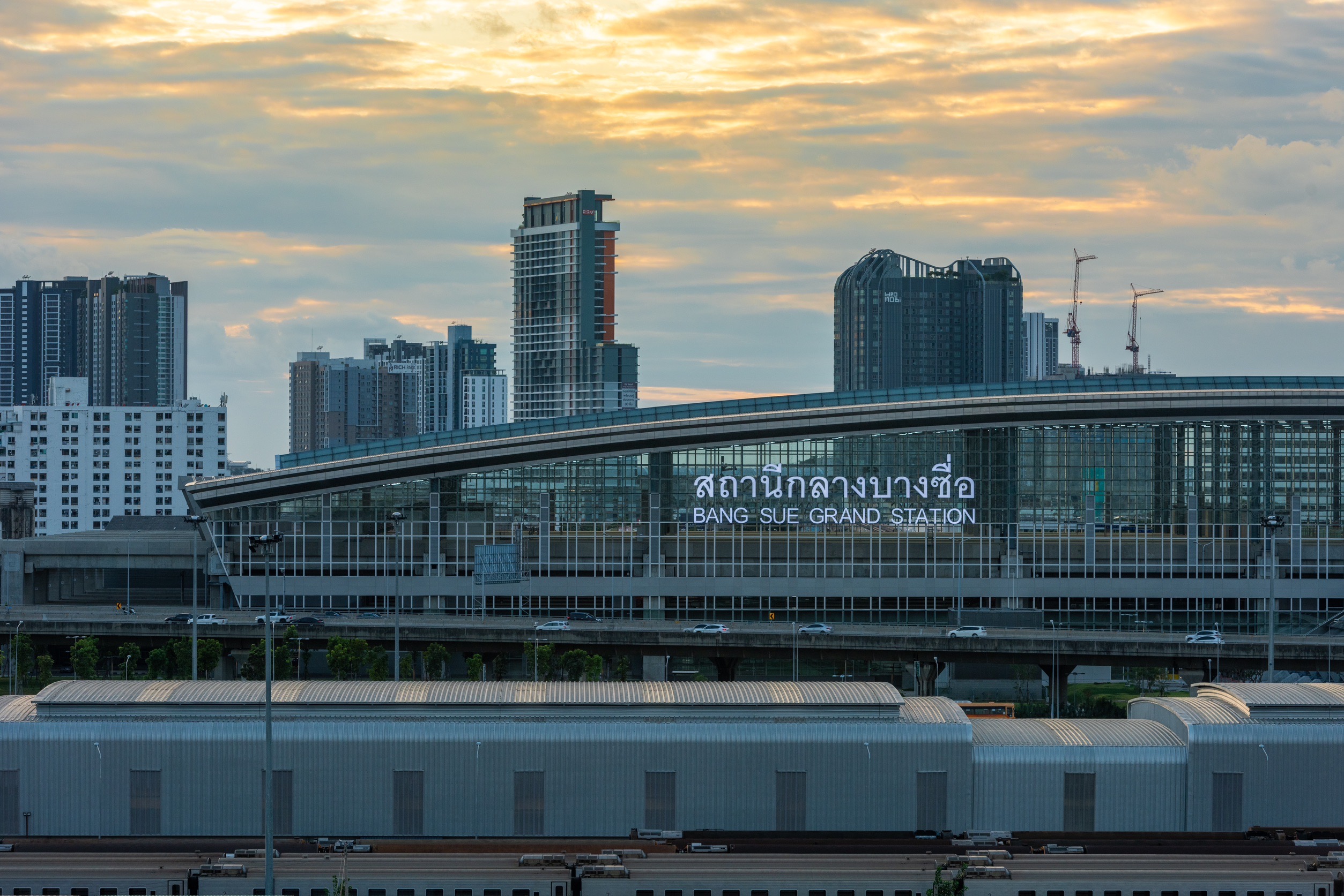 クルンテープ・アピワット中央駅（バンスー中央駅）