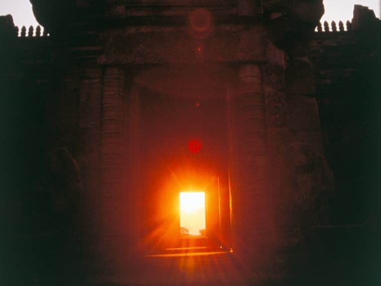 パノムルン神殿の光の道