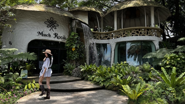 Much Room Cafe