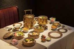【ホテル】デュシタニ京都「アヤタナ」伝統工芸ベンジャロン焼きで味わうアフタヌーンティー