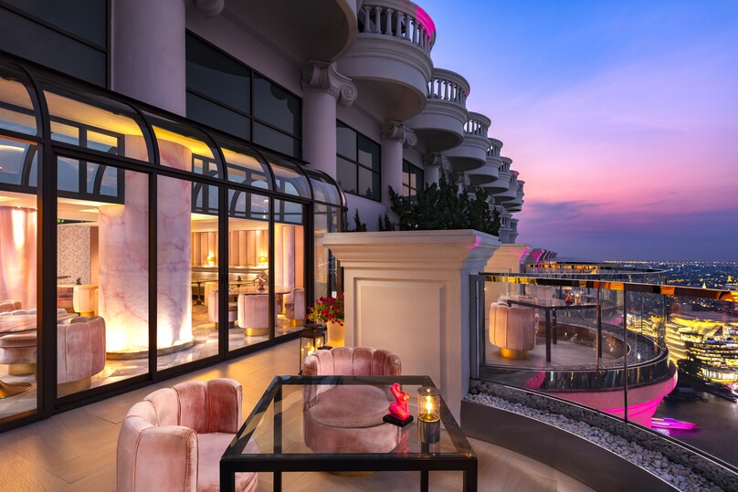 ピンク・バー・バイ・ルブア