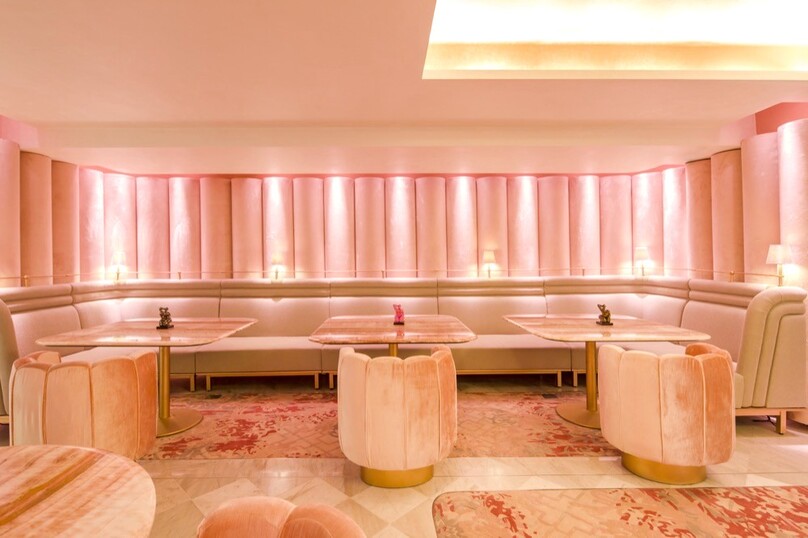 ピンク・バー・バイ・ルブア