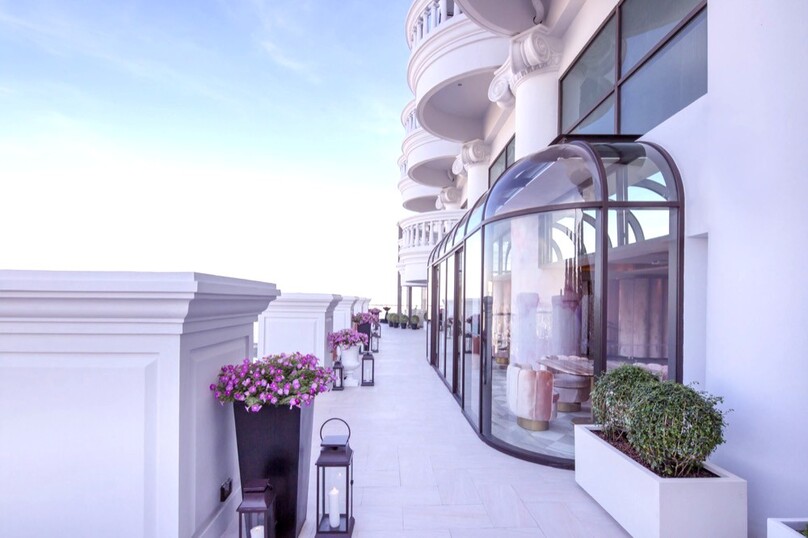 ピンク・バー・バイ・ルブア