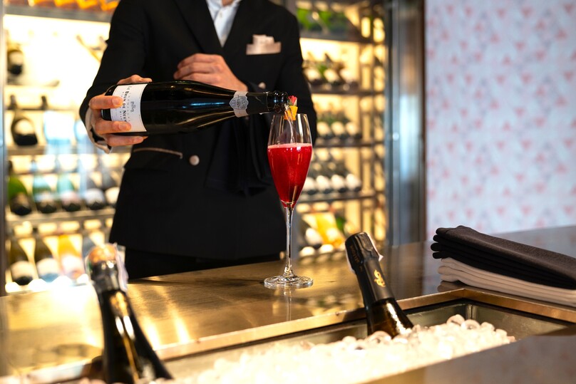 ピンク・バー・バイ・ルブア