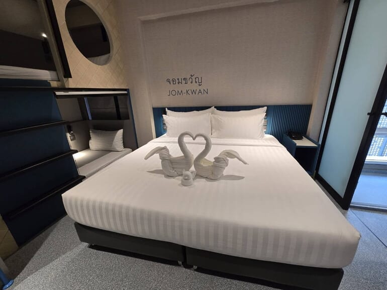 アーニ・ハー・レディース・ホテル