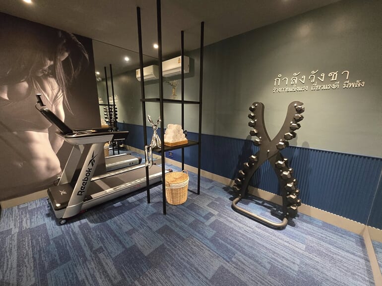 アーニ・ハー・レディース・ホテル