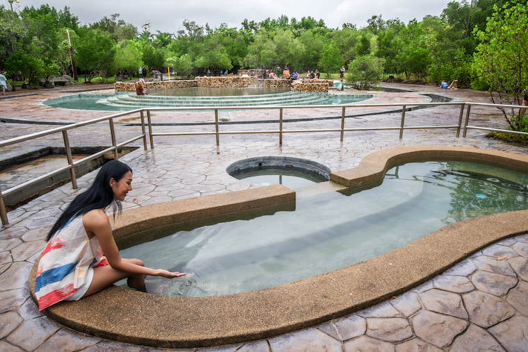 クロントム塩温泉