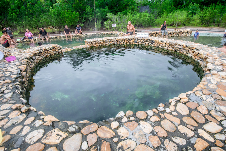 クロントム塩温泉