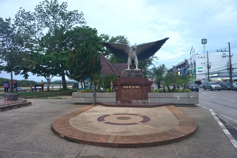 マッドクラブの彫刻 (プーダムの広場)