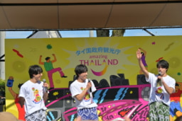 【写真で見る②】5/9・10「タイフェスティバル東京 2026」タイ観光大使「佐藤三兄弟」が今年も登場！